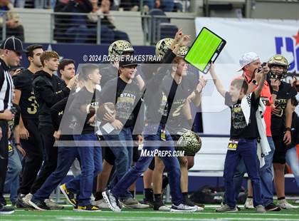 Thumbnail 3 in Oakwood @ Jayton (UIL 1A Division II Football Final) photogallery.
