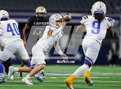 Thumbnail 3 in Oakwood @ Jayton (UIL 1A Division II Football Final) photogallery.
