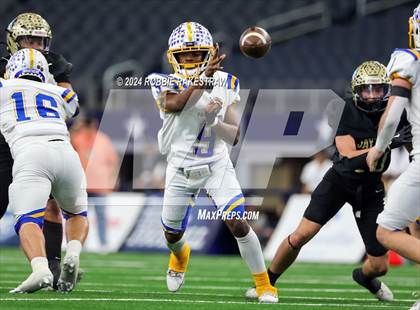 Thumbnail 2 in Oakwood @ Jayton (UIL 1A Division II Football Final) photogallery.