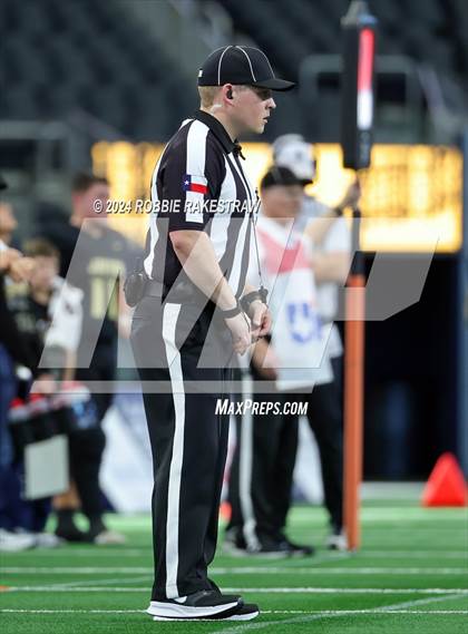 Thumbnail 1 in Oakwood @ Jayton (UIL 1A Division II Football Final) photogallery.