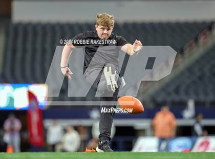 Thumbnail 1 in Oakwood @ Jayton (UIL 1A Division II Football Final) photogallery.