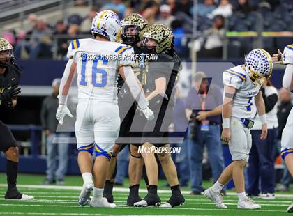 Thumbnail 2 in Oakwood @ Jayton (UIL 1A Division II Football Final) photogallery.