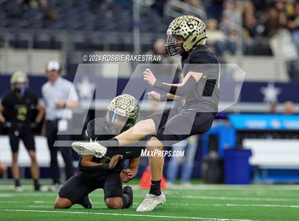 Thumbnail 2 in Oakwood @ Jayton (UIL 1A Division II Football Final) photogallery.