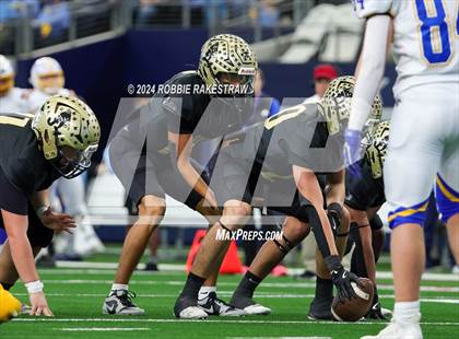 Thumbnail 2 in Oakwood @ Jayton (UIL 1A Division II Football Final) photogallery.