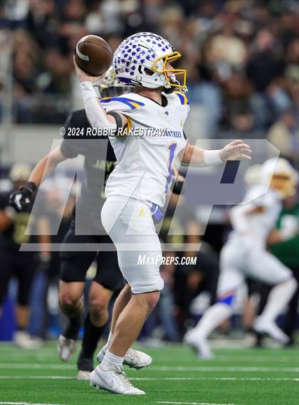 Thumbnail 1 in Oakwood @ Jayton (UIL 1A Division II Football Final) photogallery.