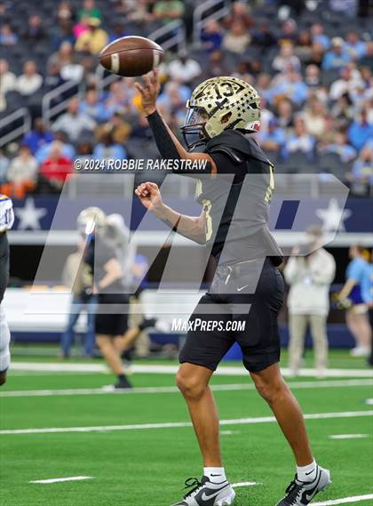 Thumbnail 1 in Oakwood @ Jayton (UIL 1A Division II Football Final) photogallery.