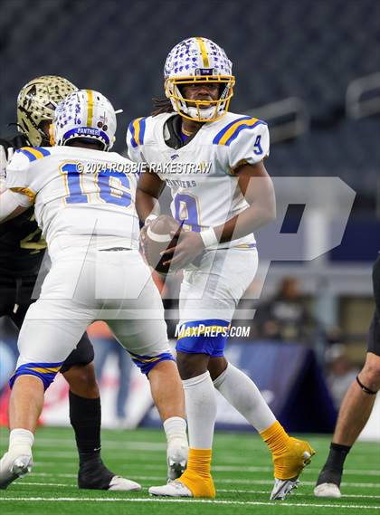 Thumbnail 2 in Oakwood @ Jayton (UIL 1A Division II Football Final) photogallery.