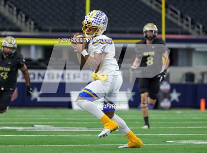 Thumbnail 2 in Oakwood @ Jayton (UIL 1A Division II Football Final) photogallery.