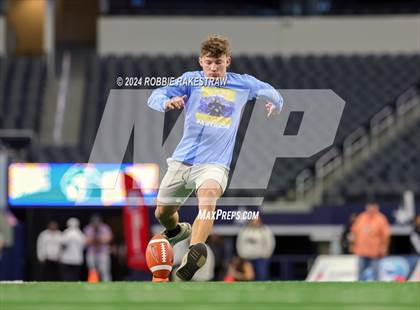 Thumbnail 3 in Oakwood @ Jayton (UIL 1A Division II Football Final) photogallery.