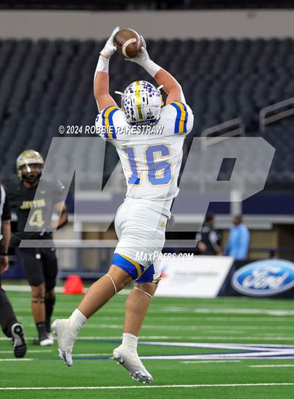 Thumbnail 2 in Oakwood @ Jayton (UIL 1A Division II Football Final) photogallery.