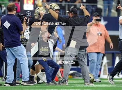 Thumbnail 1 in Oakwood @ Jayton (UIL 1A Division II Football Final) photogallery.