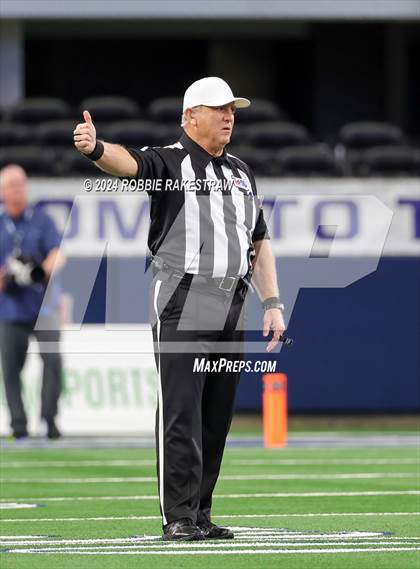 Thumbnail 2 in Oakwood @ Jayton (UIL 1A Division II Football Final) photogallery.