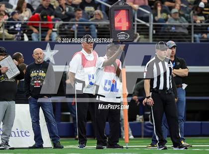 Thumbnail 3 in Oakwood @ Jayton (UIL 1A Division II Football Final) photogallery.