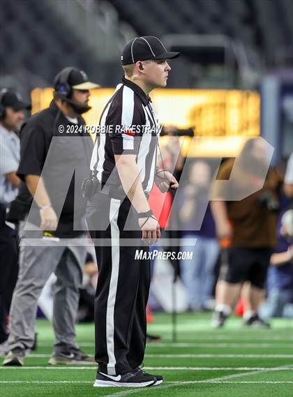 Thumbnail 2 in Oakwood @ Jayton (UIL 1A Division II Football Final) photogallery.