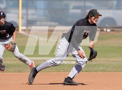 Thumbnail 1 in Madison vs. Santa Fe Christian (CIF SDS D1 Play-in) photogallery.