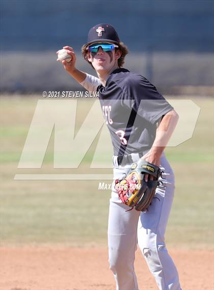 Thumbnail 3 in Madison vs. Santa Fe Christian (CIF SDS D1 Play-in) photogallery.