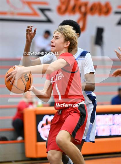 Thumbnail 3 in Bella Vista vs. River City (Tiger Classic) photogallery.