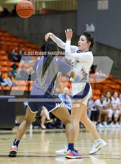 Thumbnail 1 in Little Elm vs. Keller (UIL 6A Regional Semifinal Playoff) photogallery.