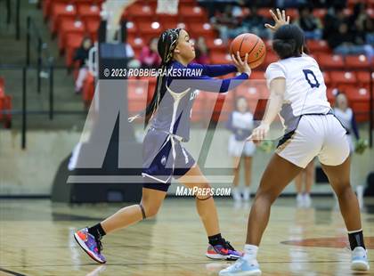 Thumbnail 2 in Little Elm vs. Keller (UIL 6A Regional Semifinal Playoff) photogallery.