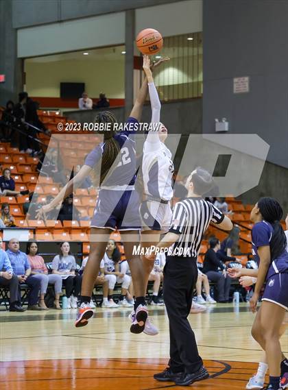 Thumbnail 3 in Little Elm vs. Keller (UIL 6A Regional Semifinal Playoff) photogallery.