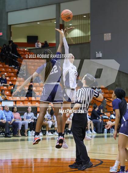 Thumbnail 2 in Little Elm vs. Keller (UIL 6A Regional Semifinal Playoff) photogallery.
