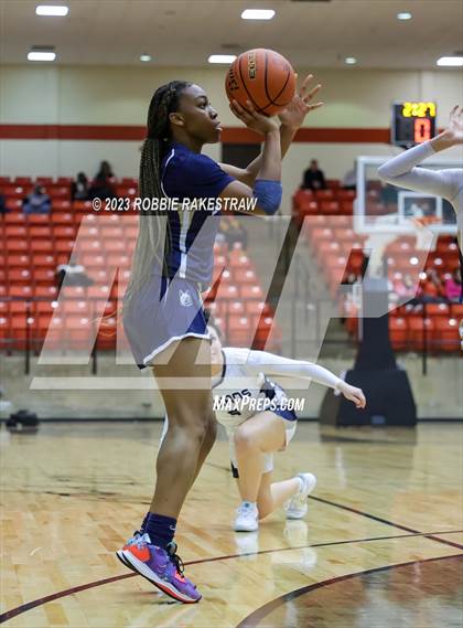 Thumbnail 3 in Little Elm vs. Keller (UIL 6A Regional Semifinal Playoff) photogallery.