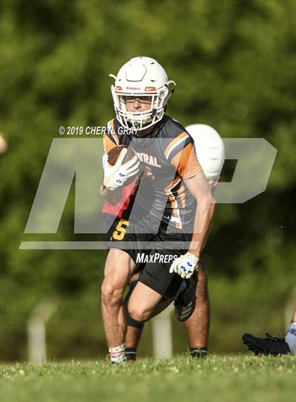Thumbnail 2 in Sullivan Central vs. Daniel Boone (7-on-7)  photogallery.
