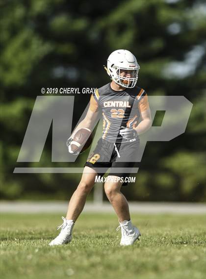 Thumbnail 3 in Sullivan Central vs. Daniel Boone (7-on-7)  photogallery.