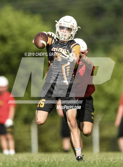 Thumbnail 1 in Sullivan Central vs. Daniel Boone (7-on-7)  photogallery.