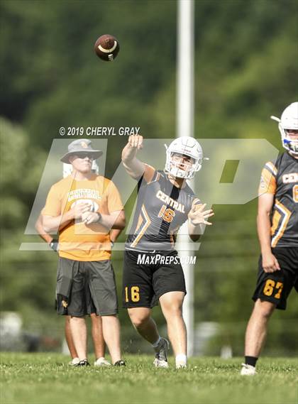 Thumbnail 2 in Sullivan Central vs. Daniel Boone (7-on-7)  photogallery.