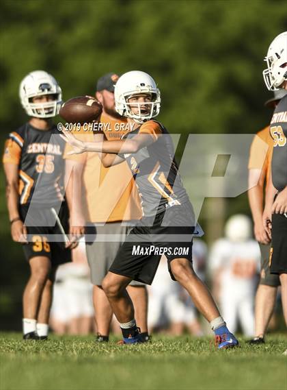 Thumbnail 2 in Sullivan Central vs. Daniel Boone (7-on-7)  photogallery.