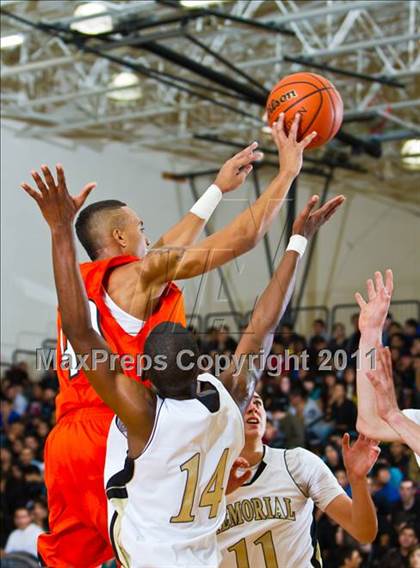 Thumbnail 1 in Pasadena Memorial vs La Porte (McDonald's Texas Invitational) photogallery.