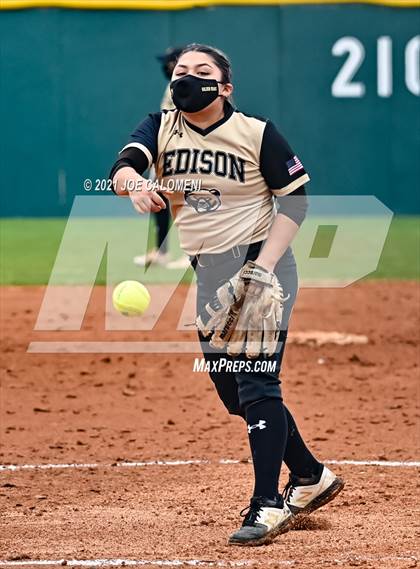 Thumbnail 2 in Lee [Robert E.] vs Edison [Thomas A.] (NEISD Tournament) photogallery.