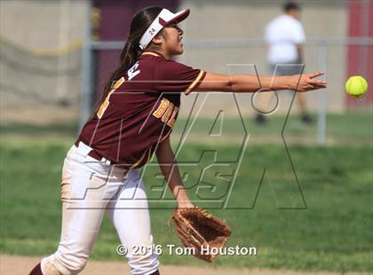 Thumbnail 2 in West Covina vs Bonita photogallery.