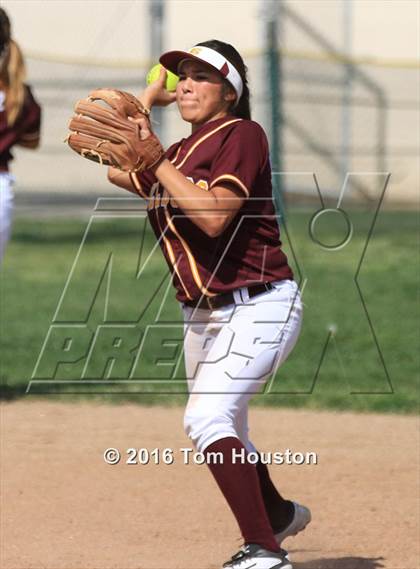Thumbnail 2 in West Covina vs Bonita photogallery.