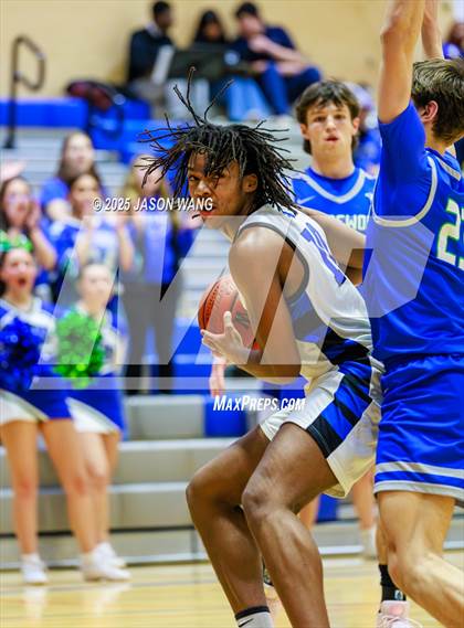 Thumbnail 1 in Shorewood vs. Federal Way (WIAA 3A Opening Round) photogallery.