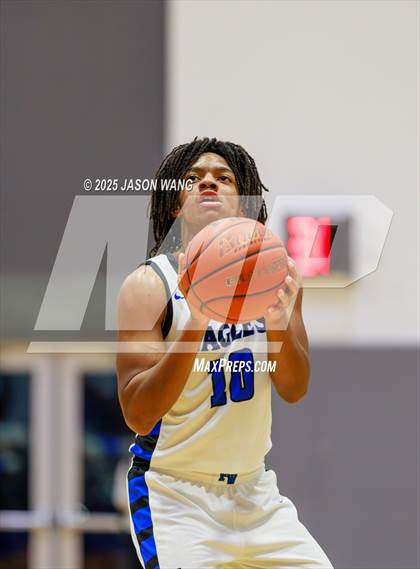 Thumbnail 1 in Shorewood vs. Federal Way (WIAA 3A Opening Round) photogallery.