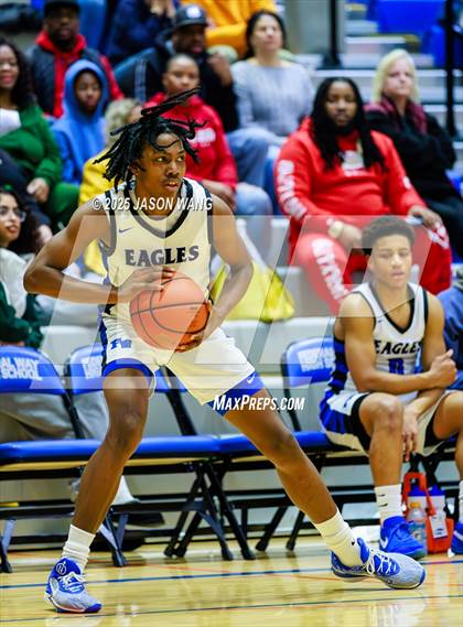 Thumbnail 2 in Shorewood vs. Federal Way (WIAA 3A Opening Round) photogallery.