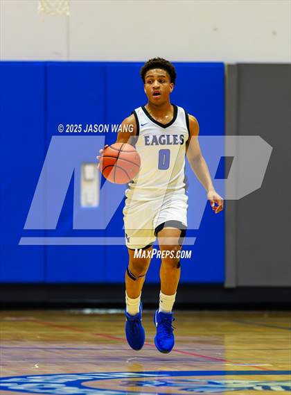 Thumbnail 2 in Shorewood vs. Federal Way (WIAA 3A Opening Round) photogallery.