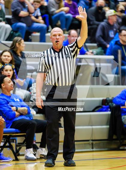 Thumbnail 3 in Shorewood vs. Federal Way (WIAA 3A Opening Round) photogallery.