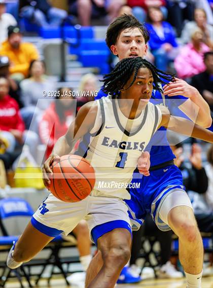 Thumbnail 2 in Shorewood vs. Federal Way (WIAA 3A Opening Round) photogallery.