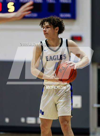 Thumbnail 2 in Shorewood vs. Federal Way (WIAA 3A Opening Round) photogallery.