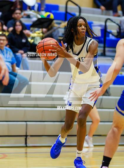 Thumbnail 3 in Shorewood vs. Federal Way (WIAA 3A Opening Round) photogallery.