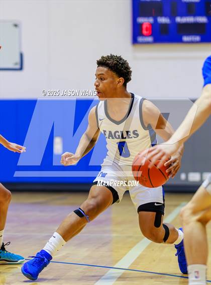 Thumbnail 2 in Shorewood vs. Federal Way (WIAA 3A Opening Round) photogallery.