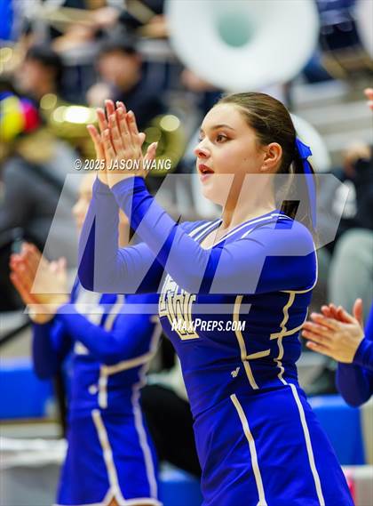 Thumbnail 2 in Shorewood vs. Federal Way (WIAA 3A Opening Round) photogallery.