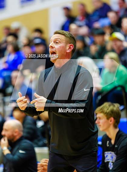 Thumbnail 2 in Shorewood vs. Federal Way (WIAA 3A Opening Round) photogallery.