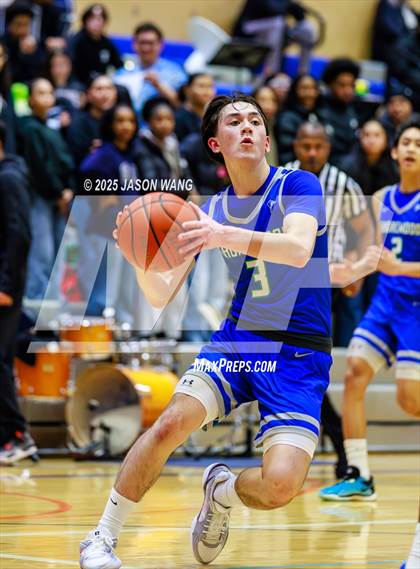Thumbnail 1 in Shorewood vs. Federal Way (WIAA 3A Opening Round) photogallery.