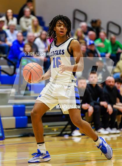 Thumbnail 3 in Shorewood vs. Federal Way (WIAA 3A Opening Round) photogallery.