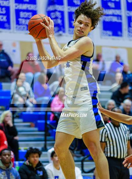 Thumbnail 3 in Shorewood vs. Federal Way (WIAA 3A Opening Round) photogallery.