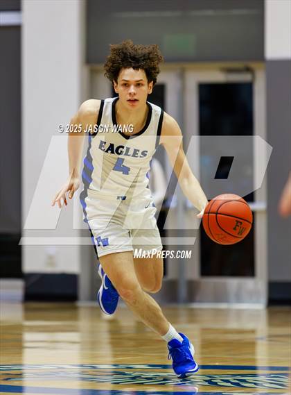 Thumbnail 3 in Shorewood vs. Federal Way (WIAA 3A Opening Round) photogallery.